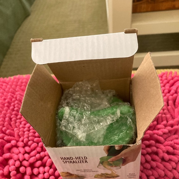 NIB HAND-HELD SPIRALIZER CREATE HEALTHIER MEALS ARE A TWIST AWAY EASY TO USE - Picture 5 of 5